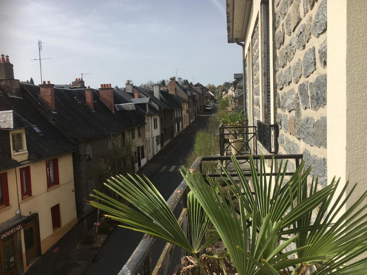 Les Roches Bleues Bed & Breakfast Uzerche Exterior photo